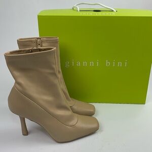 Gianni Bini McKenna Heeled ankle boots Size 8.5 Creme Zip up Pointed toe New NWT